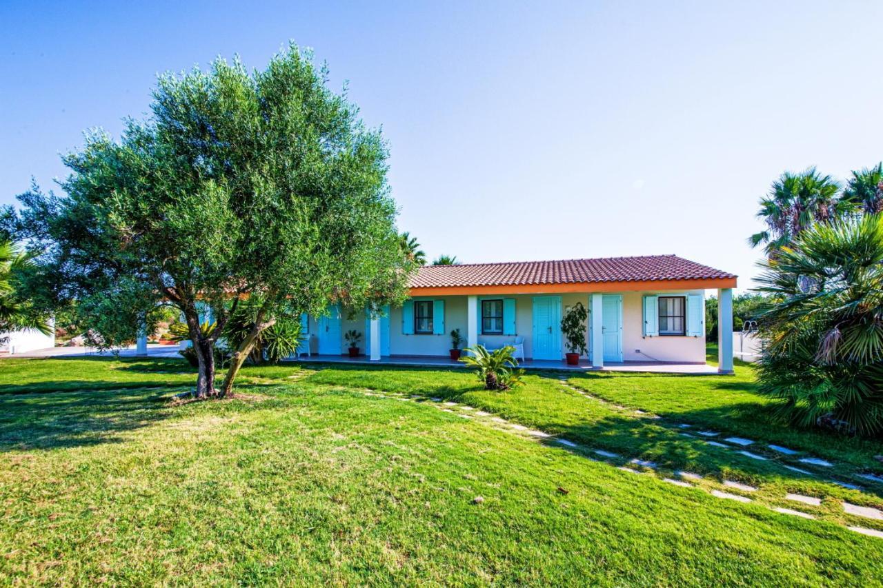 Agriturismo Is Cortillaris Càbras Buitenkant foto