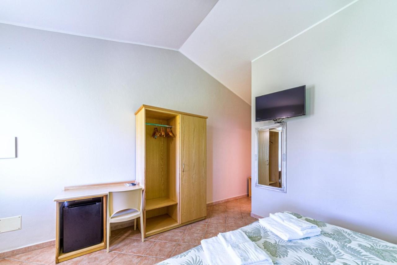 Agriturismo Is Cortillaris Càbras Buitenkant foto